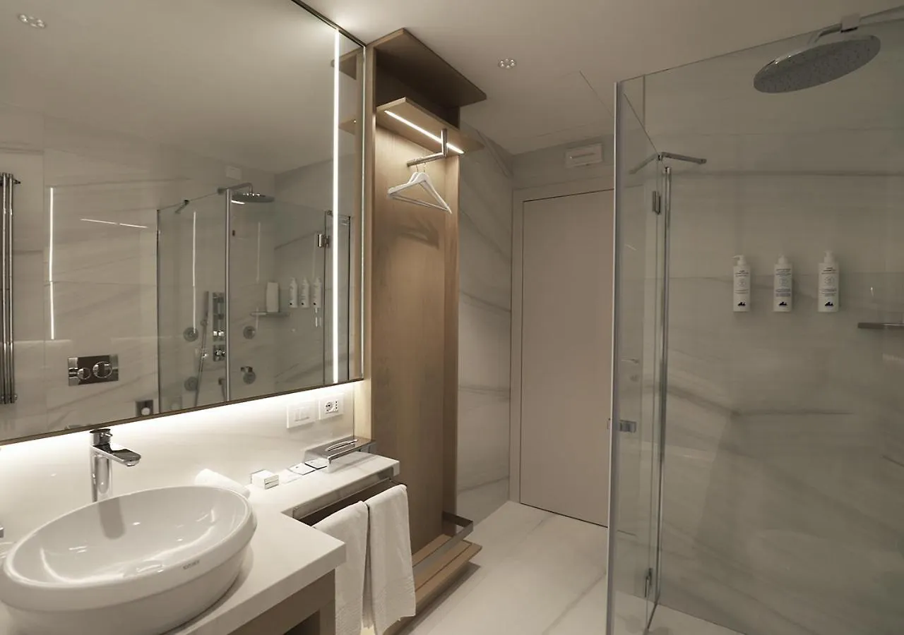 Grand Hotel Terme Sirmione 5*,  Italy